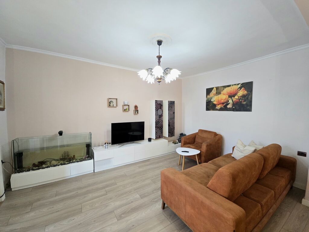 Apartament 2+1 me qera tek Garda