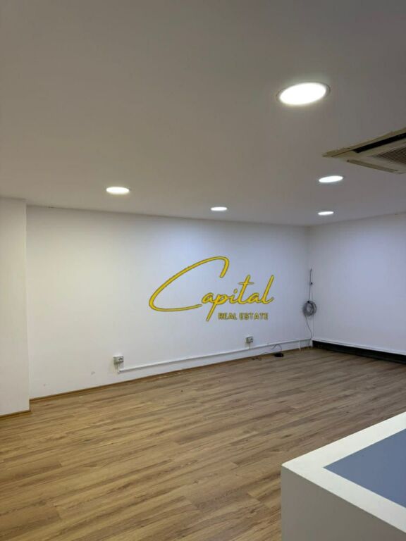 LOCALE COMMERCIALE IN AFFITTO 60 M2 VIA BARRICADAVE 60.000 LEKE