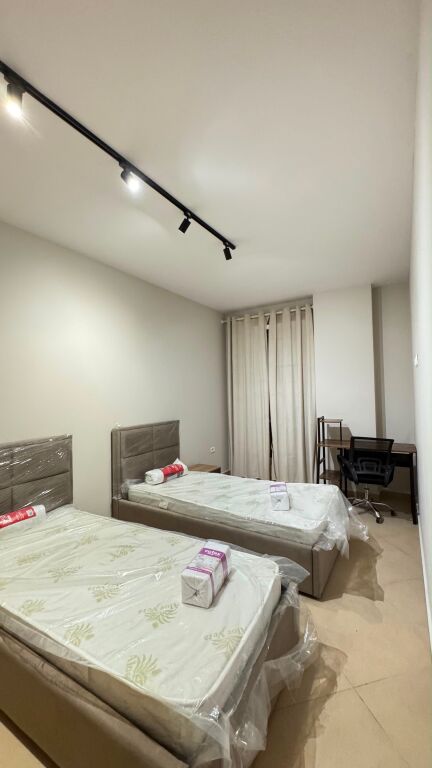 Affittasi 2+1+1 Via Peti Lago Asciutto 65.000 lek