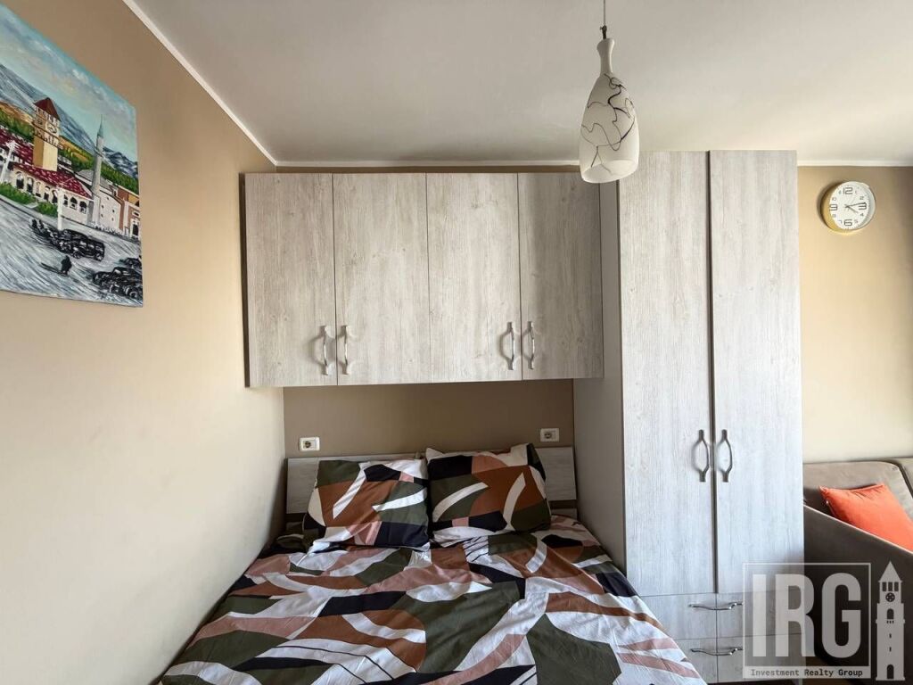Jepet apartament garsoniere+Internet i perfshire ne cmim me qira tek Spitali Amerikan 2 , Spitali QSUT , Rruga e Dibres , Rruga 5 Maji .