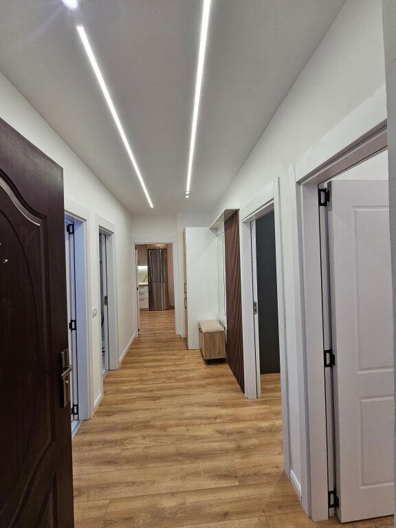 Shitet Apartament 2+1+2