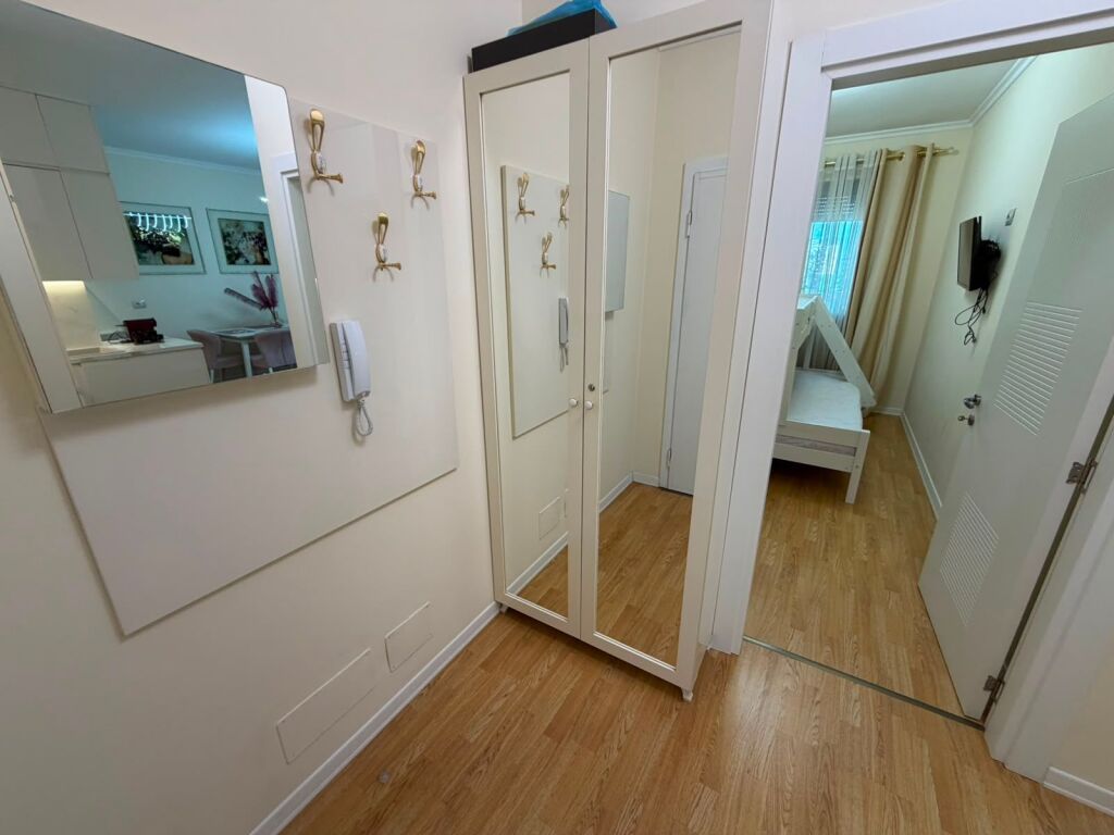🚪Jepet me qera Apartament 2+1+2  📍Adresa : Rruga e Kosovareve 💶Cmimi 1200€