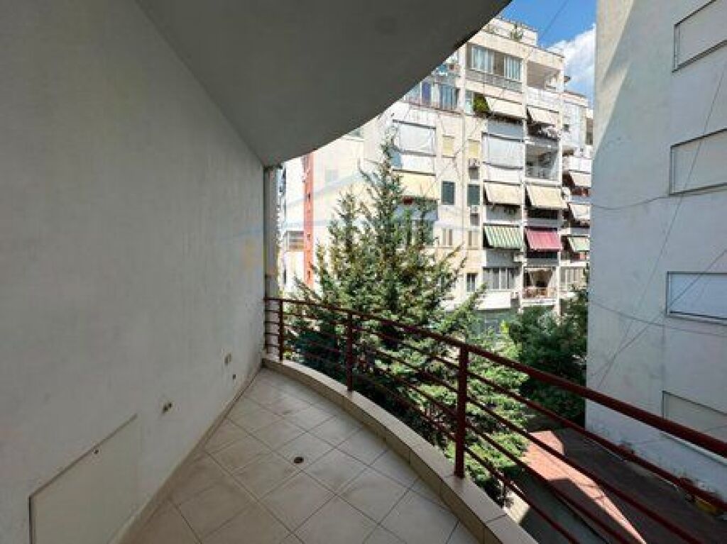 Shitet, Apartament 2+1+Depo, Fresku, Tirane.