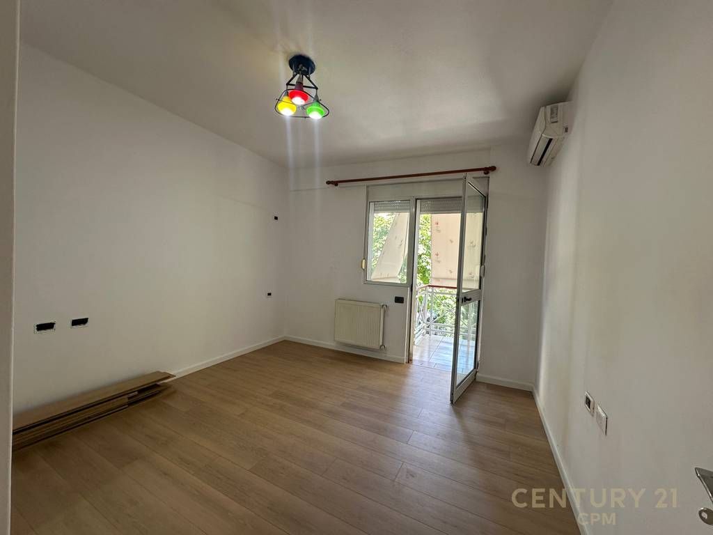 Qira, Apartament 2+1+2 per Zyra tek Garda