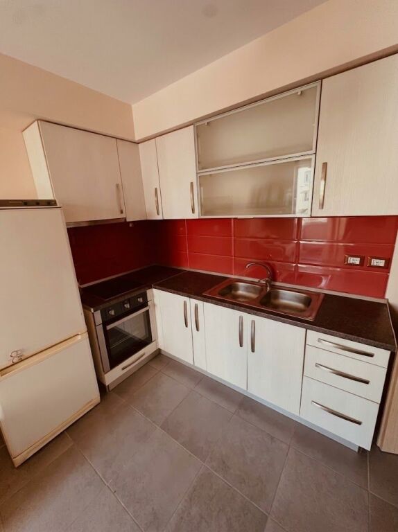 Apartament 1+1 me qira – Shkolla e Bashkuar !