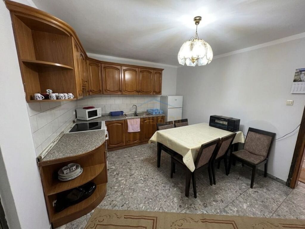 Qira, Apartament 2+1+2, Rruga Fortuzi, Tiranë