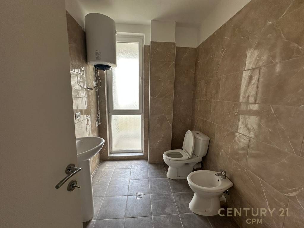 Apartament 3+1 Per Zyre Me Qira Rruga 5 Maji