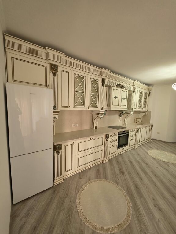 🏡 Appartamento 2+1 in affitto  📍 Yzberisht, vicino a Grand Gallery   🏢 3° piano (con ascensore)  🛋️ Arredato  📐 Superficie: 95 m² 💰 Prezzo: 50.000 Lek/mese