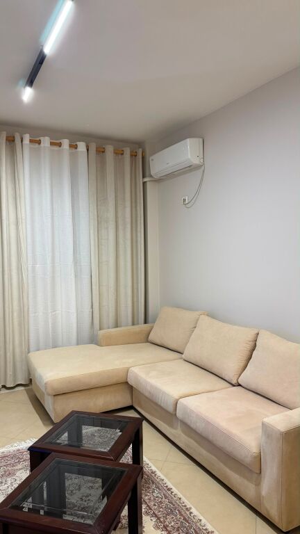 Affittasi 2+1+1 Via Peti Lago Asciutto 65.000 lek