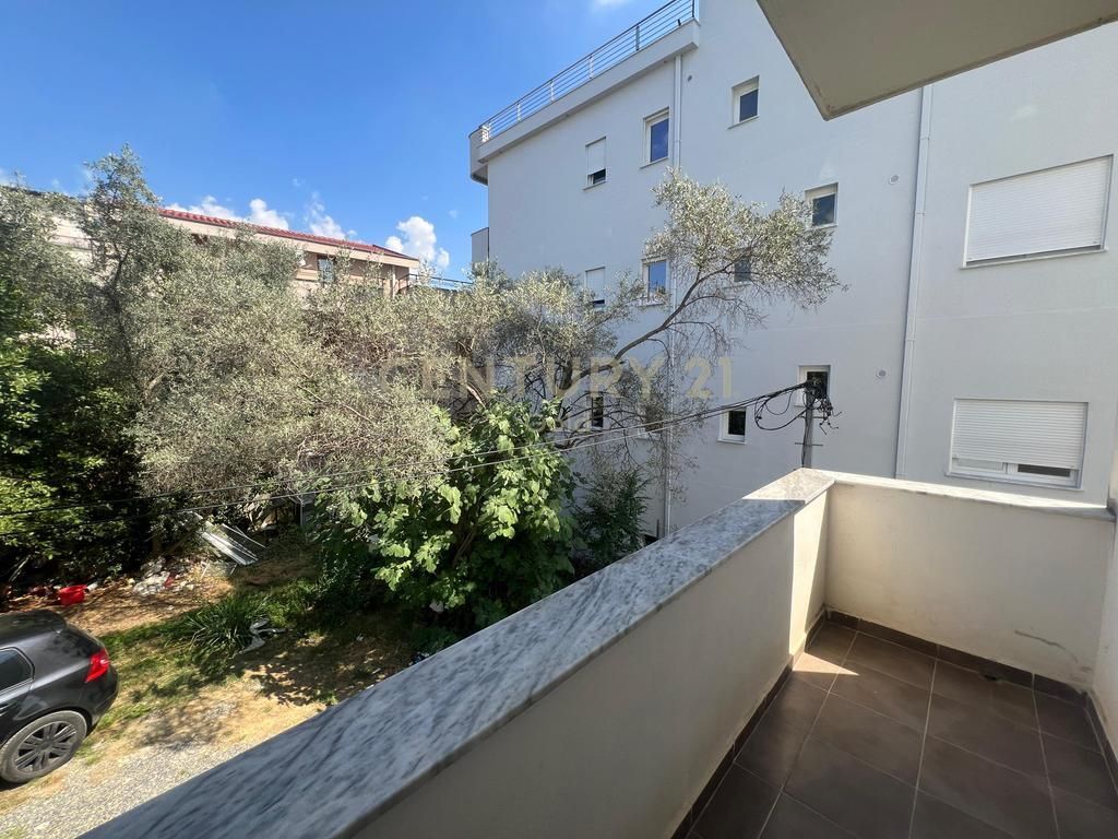 JAPIM ME QIRA APARTAMENT 2+1 TEK KODRA E PRIFTIT!!