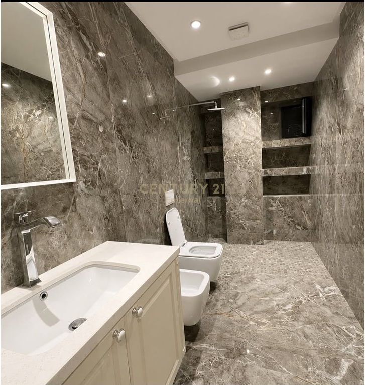 Apartment 200 m² for rent, suitable for offices, in Ish-Bllok. 24h administration, maximum security, super modern.