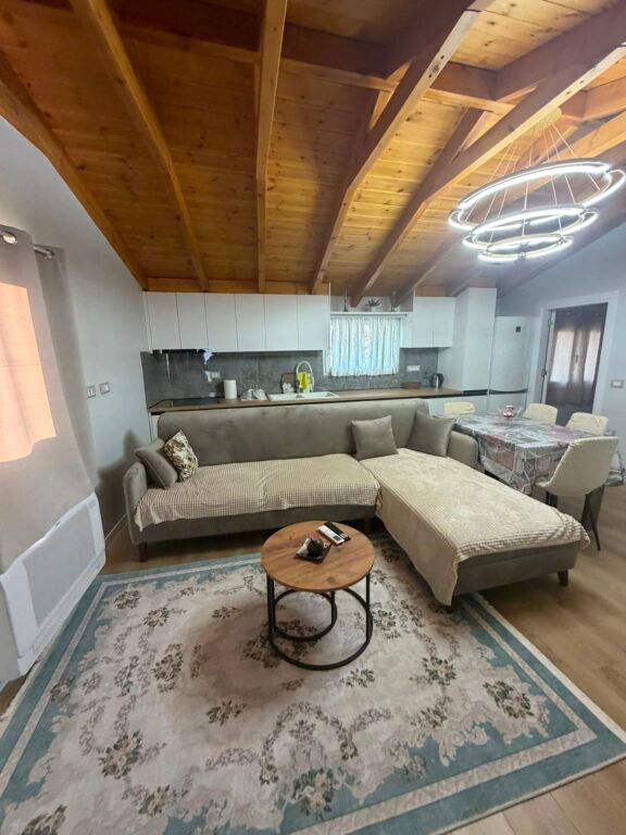 Appartamento 1+1 in affitto ville americane 2° piano villa + parcheggio 50000 lek