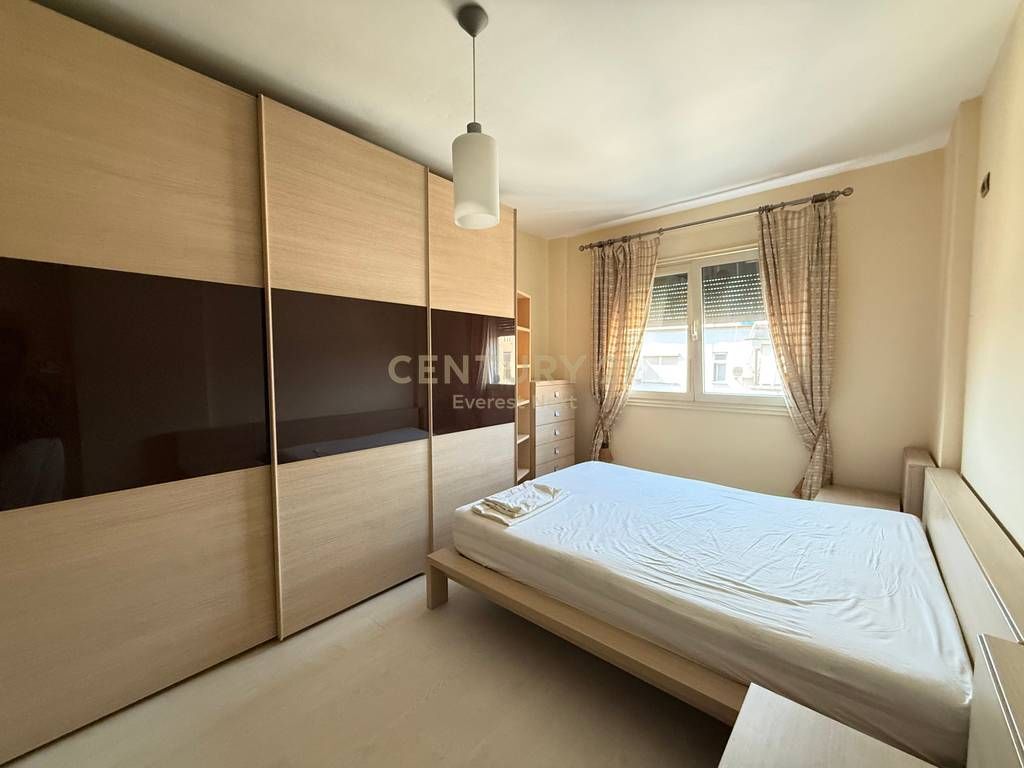 VASIL SHANTO - APARTAMENT 2+1 PER QIRA!