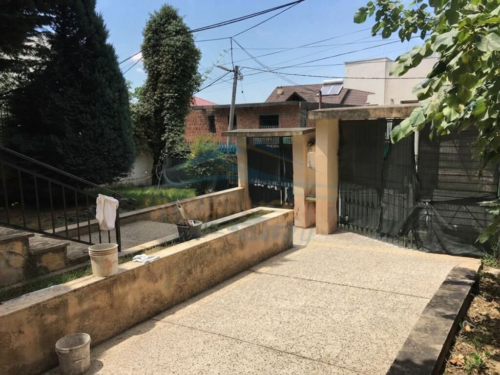 Qera, Vilë 3-Katëshe, Kodra e Priftit, Tiranë.