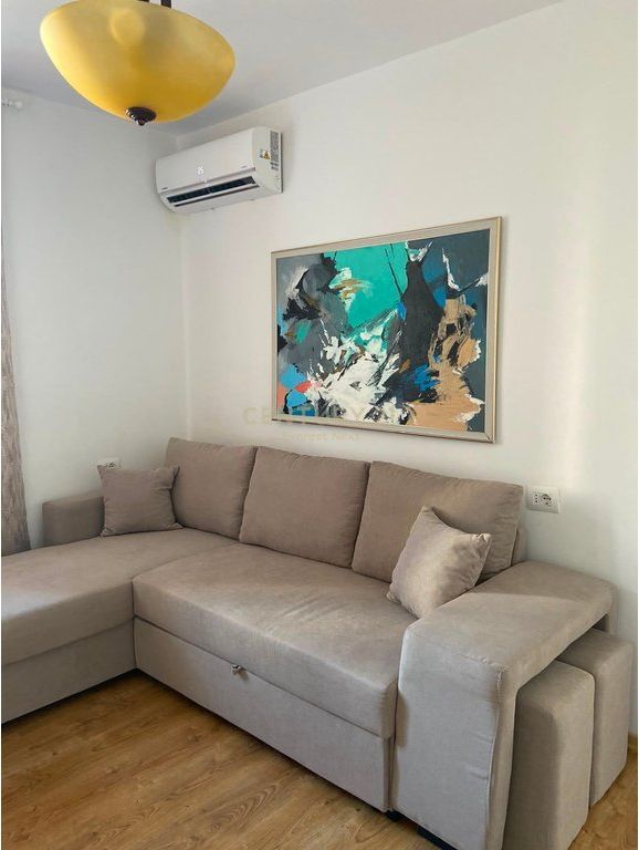 BULEVARDI ZOGU I PARË – APARTAMENT 1+1 ME QIRA!!