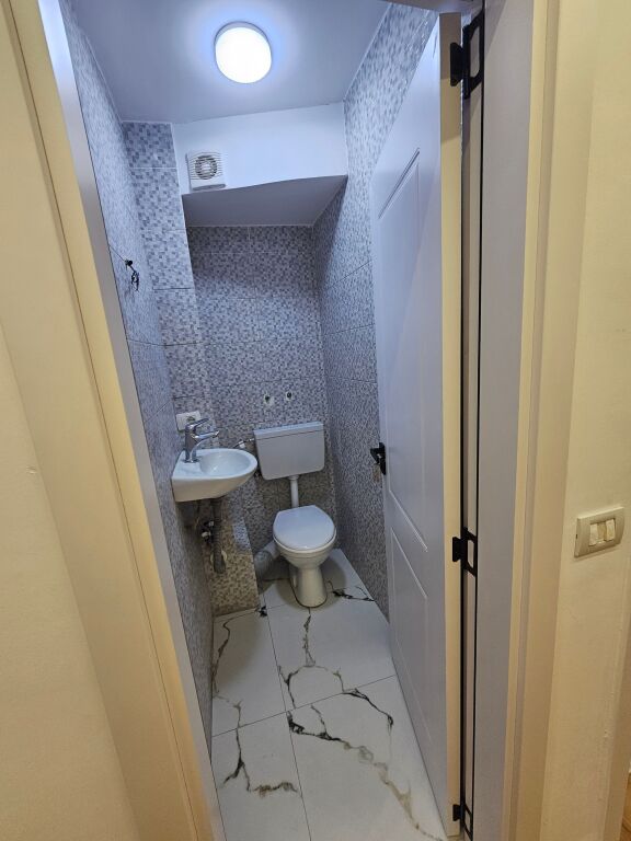 Shitet Apartament 2+1+2