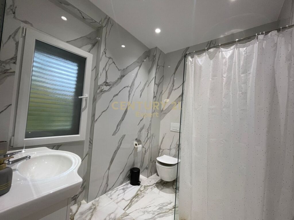 JAPIM APARTAMENT 3+1+2 ME QIRA NE KOMPLEKSIN LAKE LAND RESIDENCE NE FARKE