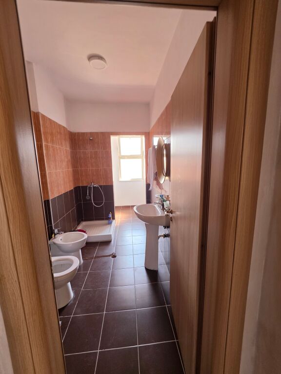 🏡 Appartamento 2+1+2+2 balconi in affitto  📍 Astir, vicino al mercato Jata 💰 Prezzo: 60.000 Lek/mese  