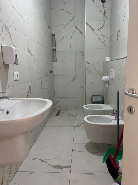 Locale commerciale in affitto presso Oasis