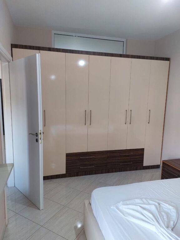 Apartament për qira afatgjatë Lungomare Vlora