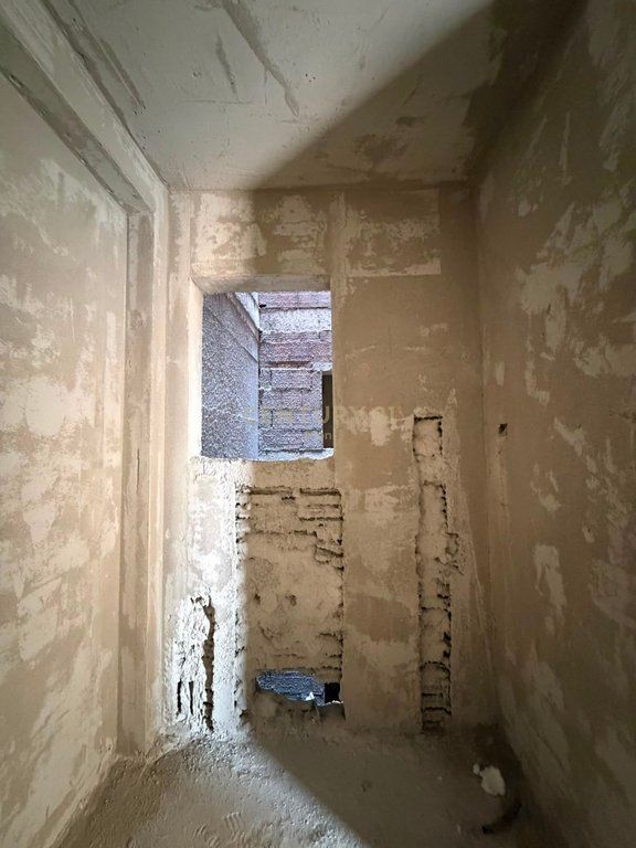 Shitet Apartament 2+1+ Verand 5 Maj
