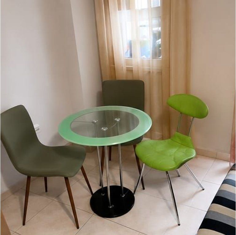 STUDIO APARTMENT - BALLET SCHOOL