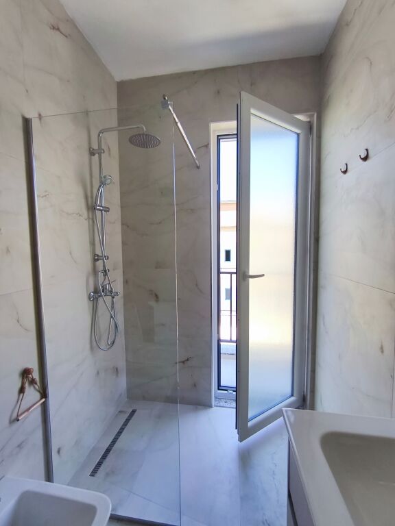 Appartamento 1+1 in Affitto a Golem – Centro, 270 m dal Mare