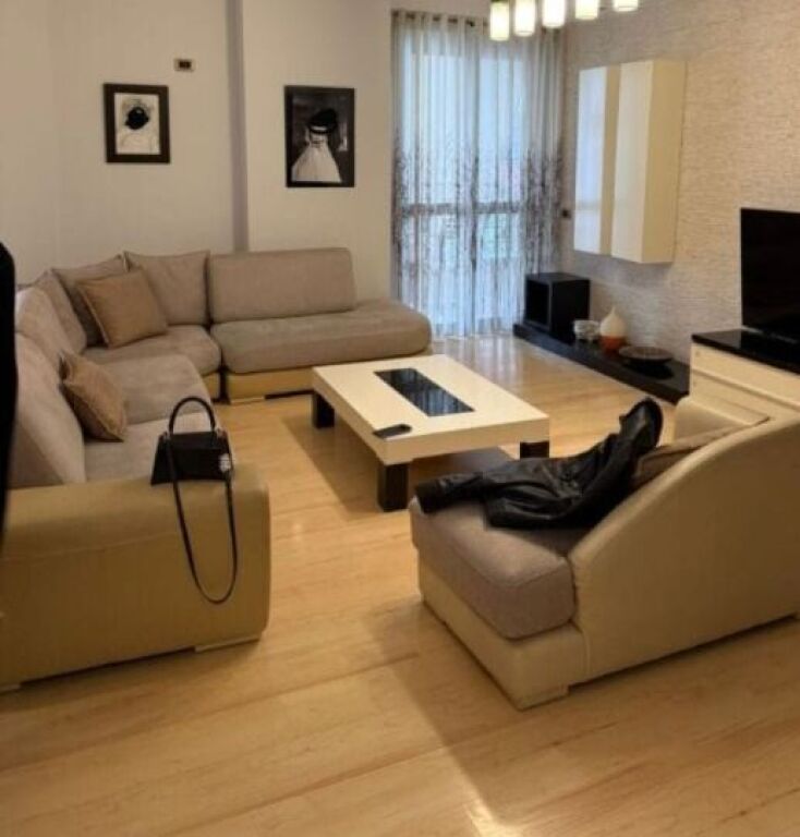 Shitet apartament 2+1+2 tek 21 Dhjetori , Rruga e Kavajes .