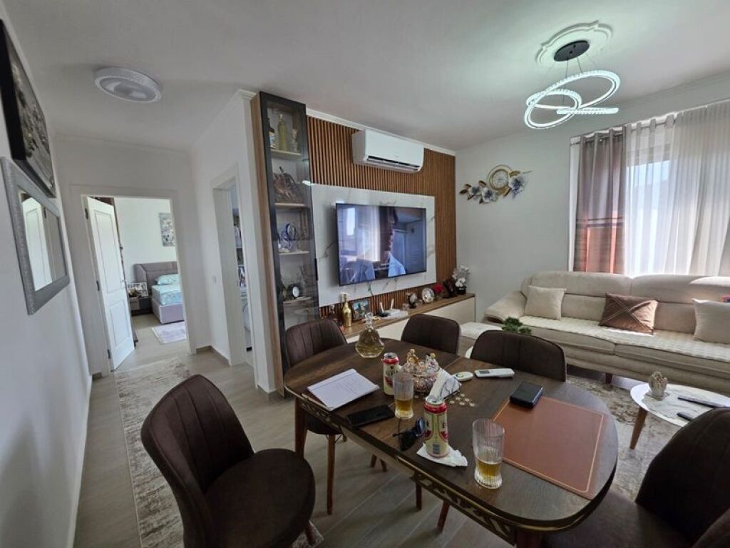 LEZHË SHITET APARTAMENT 1+1