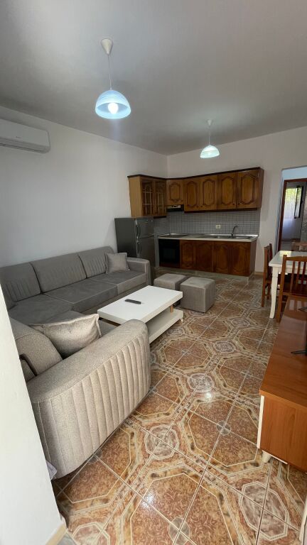 Jepet me qira shtëpi 1+1+Verandë (E mobiluar)