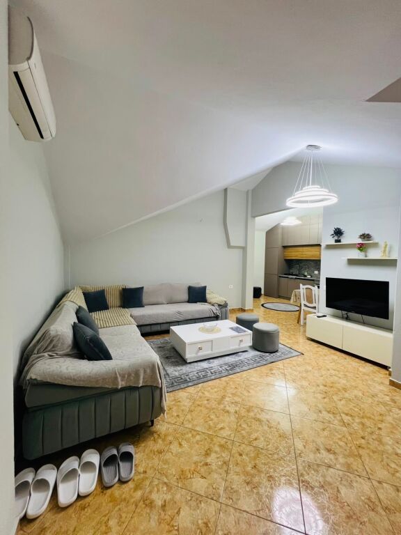 Jepet me qira apartament 2+1 tek Ish Parku Autobuzave