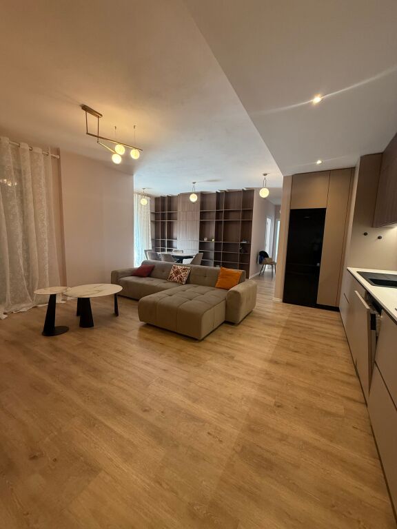 𝗝𝗲𝗽𝗲𝘁 𝗺𝗲 𝗾𝗲𝗿𝗮 𝗮𝗽𝗮𝗿𝘁𝗮𝗺𝗲𝗻𝘁 𝟮+𝟭+𝟮 – 𝗨𝗻𝗶𝘃𝗲𝗿𝘀 𝗖𝗶𝘁𝘆