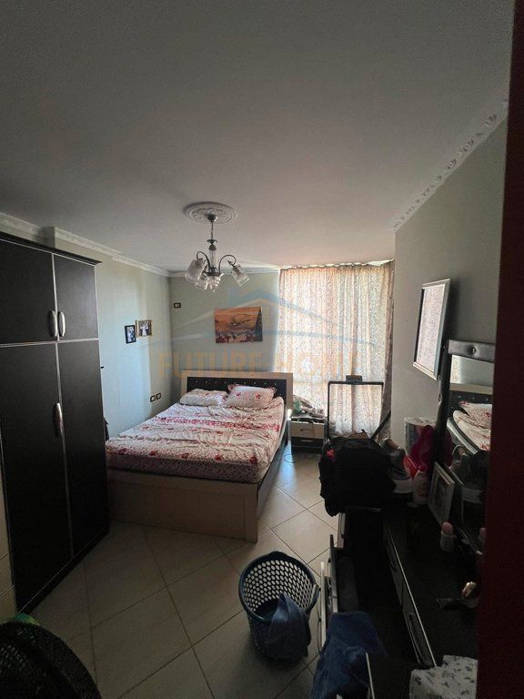 Shitet, Apartament 2+1+2, Unaza e Re