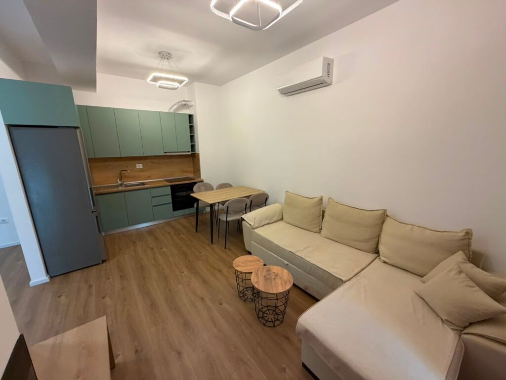 Jepet me qera 1+1  Ali demi kompleksi kaimi  Kati 6  E mobiluar  Cmimi 400 mij lek