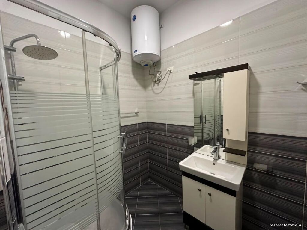 Apartament Me Qera 2+1 Tek Komuna e Parisit (ID B2202066) Tirane