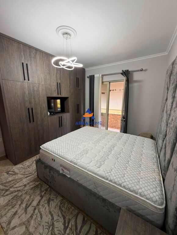 JEPET ME QERA APARTAMENT 2+1+BALLKON "TE RRUGA E DURRESIT" 70.000 LEKE