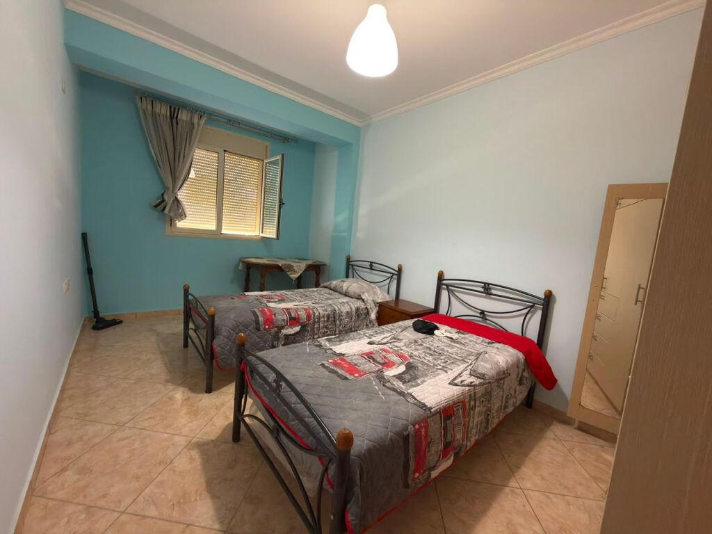 APARTAMENT 2+1 ME QERA – LUNGOMARE, VLORË