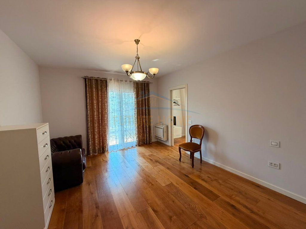 Qira, Apartament 4+1+3, Blloku, Tiranë
