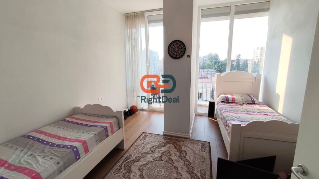 Tek Rezidenca Emi 6, Shitet Super Apartament 2+1+2 Me Hapesira Te Bollshme!!