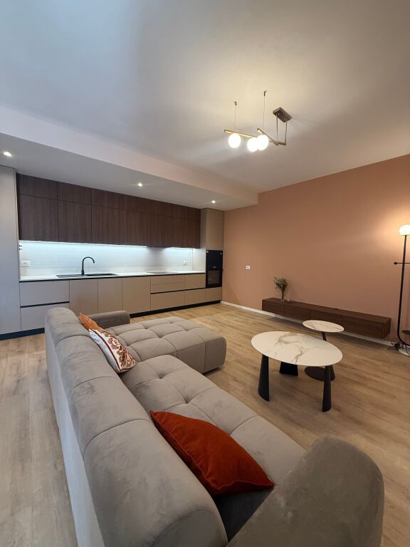 𝗝𝗲𝗽𝗲𝘁 𝗺𝗲 𝗾𝗲𝗿𝗮 𝗮𝗽𝗮𝗿𝘁𝗮𝗺𝗲𝗻𝘁 𝟮+𝟭+𝟮 – 𝗨𝗻𝗶𝘃𝗲𝗿𝘀 𝗖𝗶𝘁𝘆