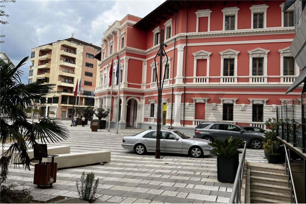 🏢 SHOP FOR RENT NEAR THE MUNICIPALITY OF VLORA