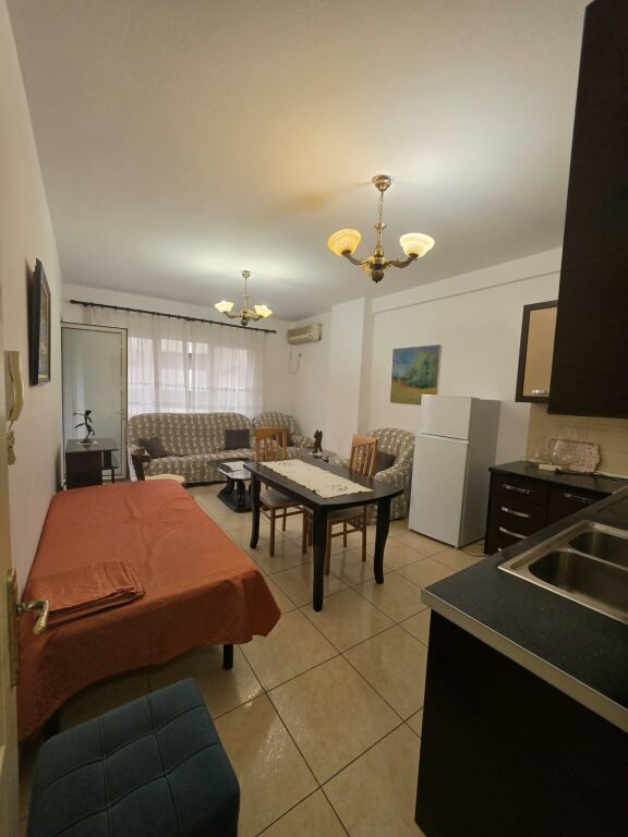🏡 SHITET Apartament 1+1 📍Astir, tek Rrethrrotullimi, Rruga Vasil Tromara