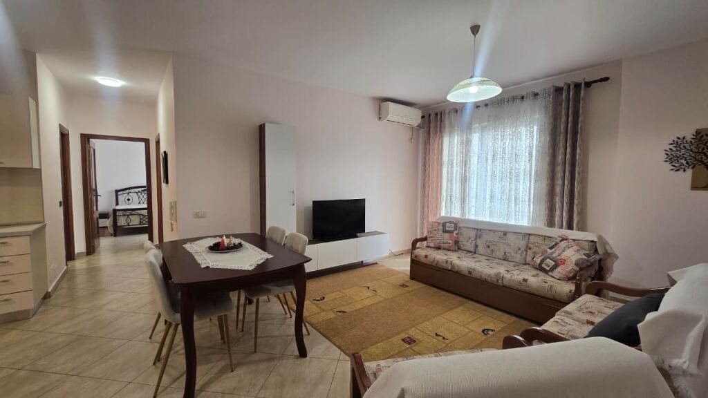 Apartment 2+1, Globe!