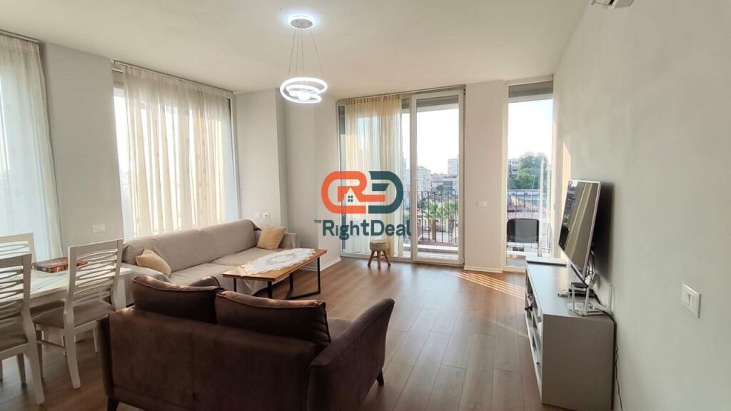 Tek Rezidenca Emi 6, Shitet Super Apartament 2+1+2 Me Hapesira Te Bollshme!!
