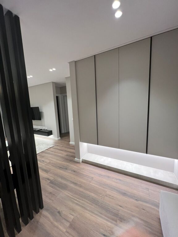 Apartament 2+1 me qera tek Fusha e Aviacionit ne Tirane