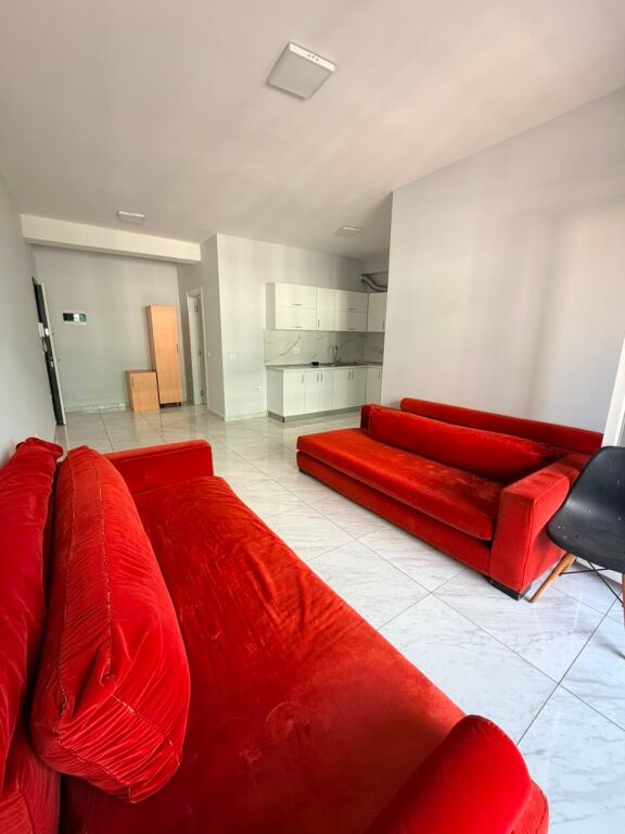 Apartament 1+1 per qira tek Komuna e Parisit