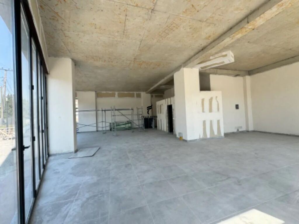 SHOP FOR RENT 160 M2 NEW BOULEVARD 200,000 LEKE FH-89044