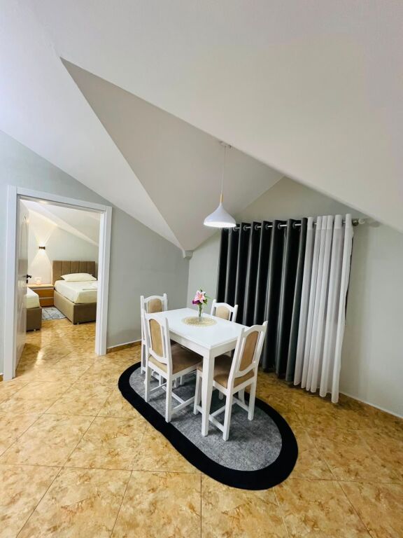 Jepet me qira apartament 2+1 tek Ish Parku Autobuzave