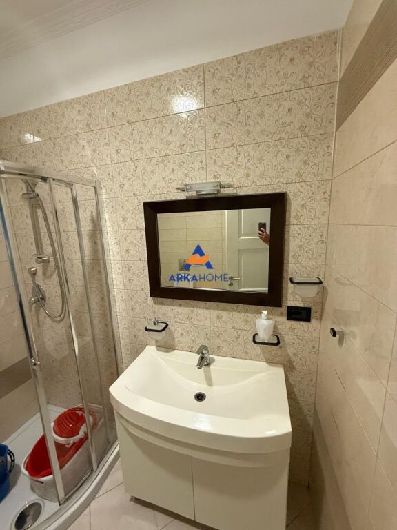 AFFITTASI APPARTAMENTO 3+1+2+PARCHEGGIO AL COMPLESSO DELIJORGJI " 120.000 LEKE