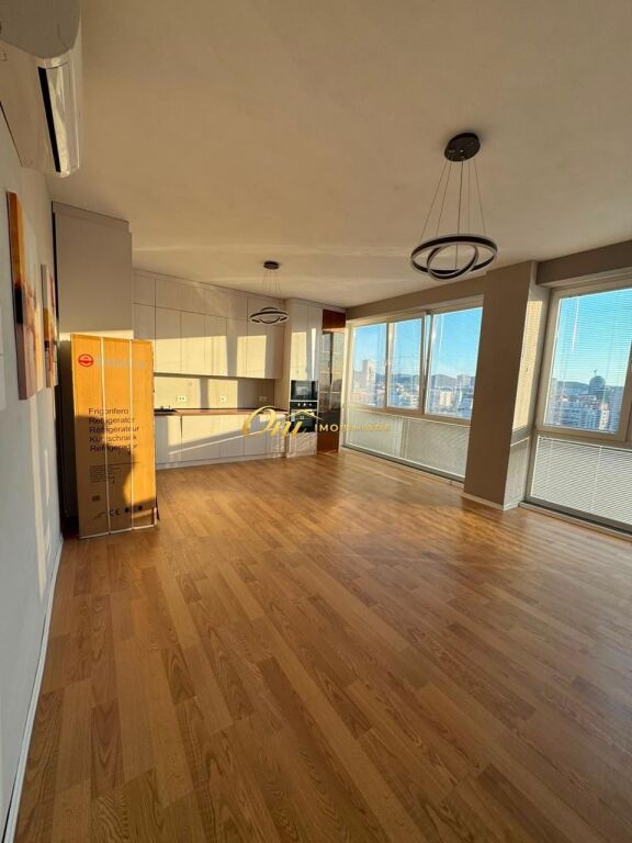 SELVIA, APARTAMENT ME QERA 3+1